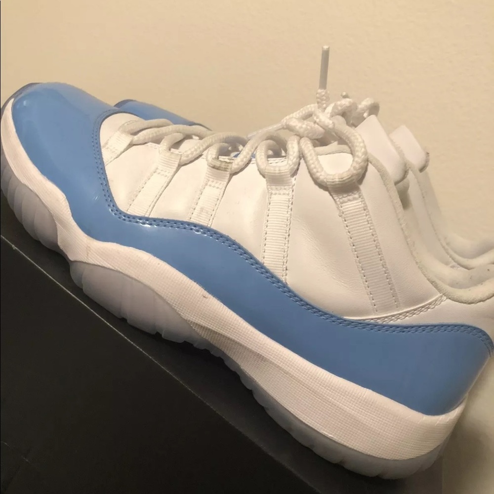Nike Air Jordan Retro 11 low university